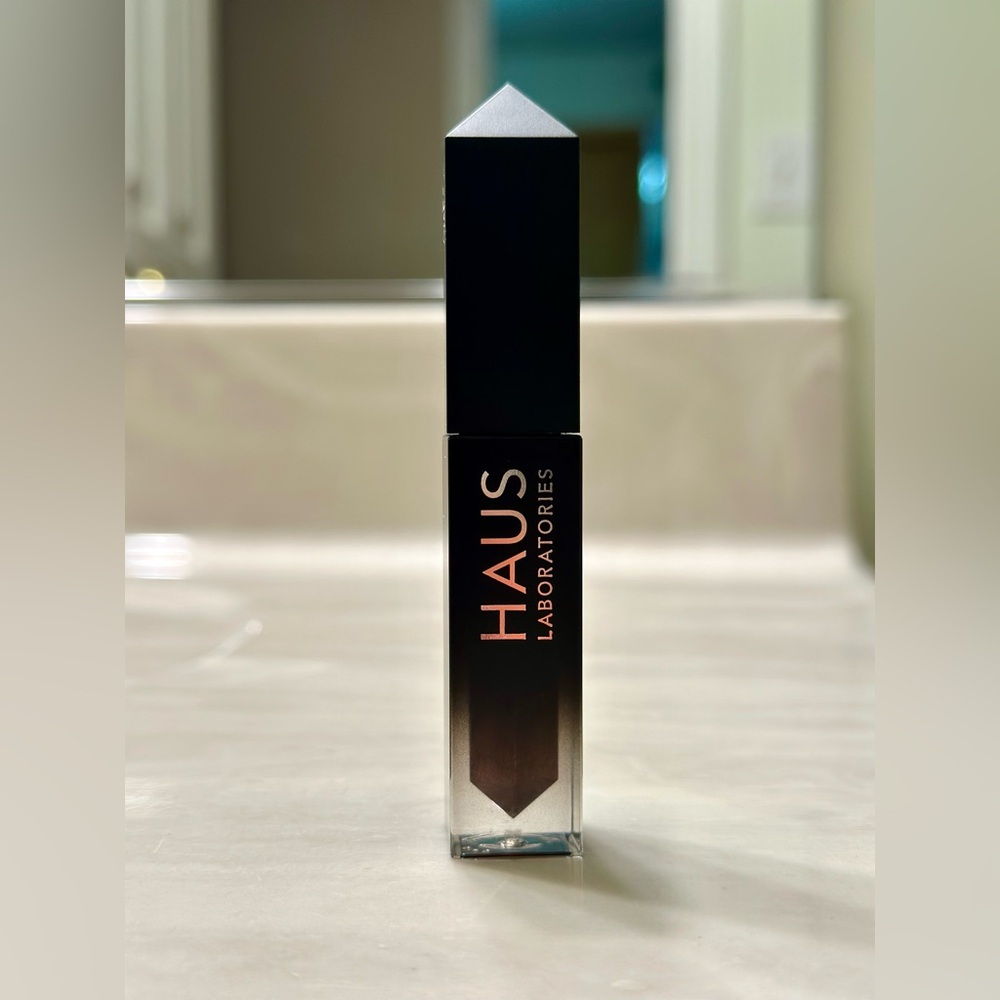 Haus Labratories Glam Attack liquid Shimmer Powder - Crystal Remedy
